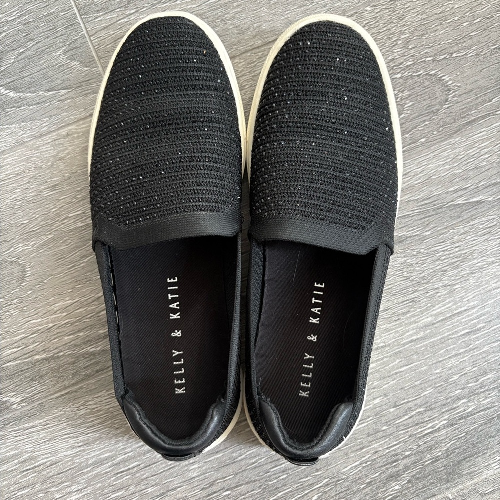 Kelly & Katie Evadie Black Slip-Ons size 6